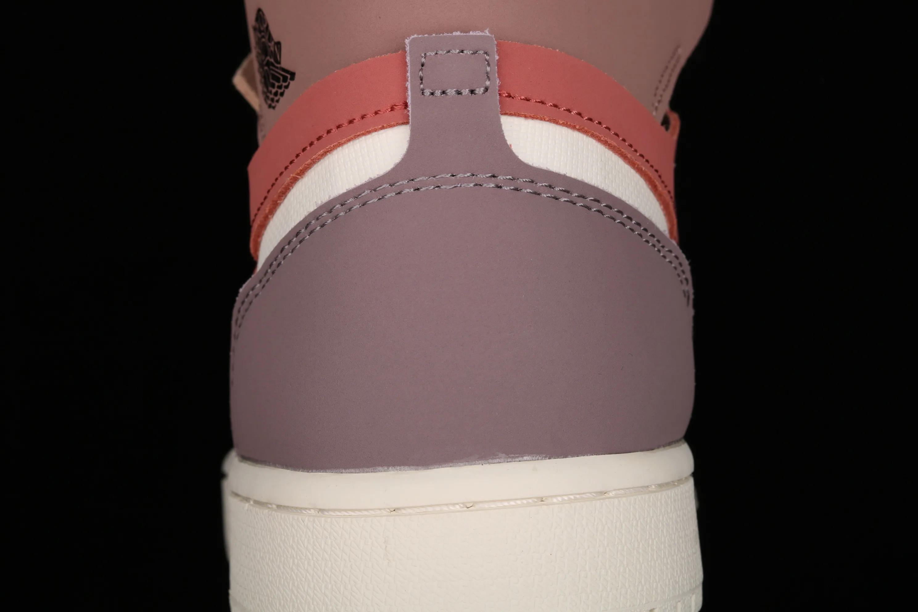 All categories Air Jordan Jordan series basketball shoes Air Jordan 1 High G version Air Jordan 1 Zoom CMFT AJ1 Joe 1 bean paste dirty powder CT0979-602